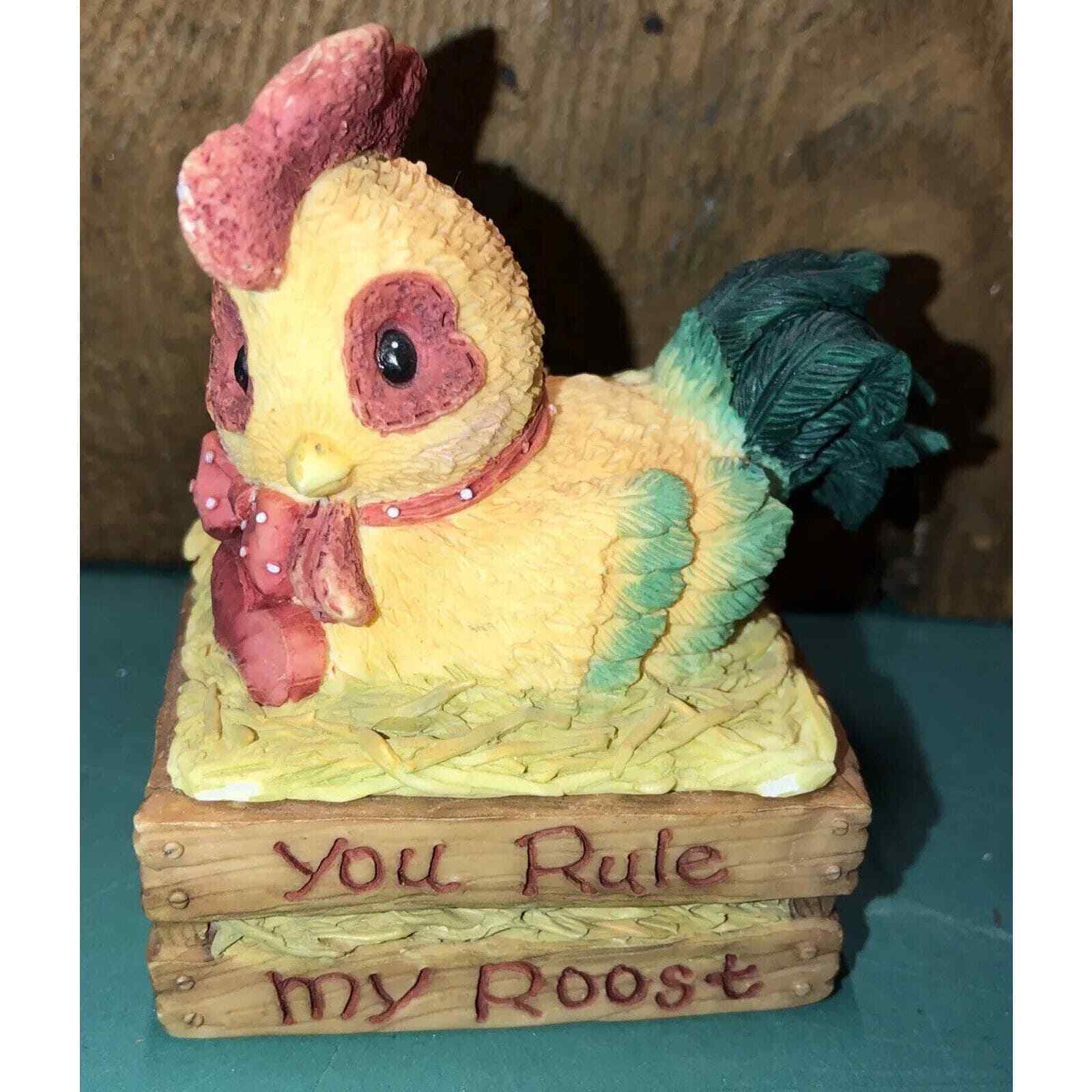 ENESCO Mary’s Hen House You Rule My Roost Hen On Crate with sound 1996