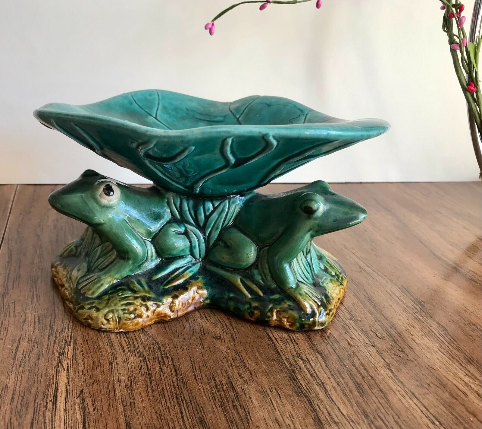 3 Frogs Under Lily Pad Ceramic Vintage Majolica Bowl 7.75\