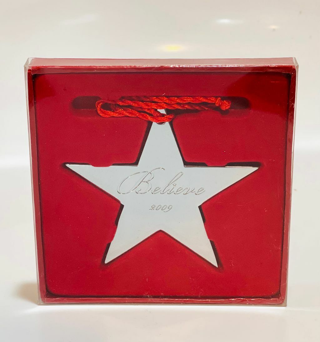   2009 Macy's BELIEVE STAR CHRSTMAS ORNAMENT New in Box Silver Red Box 3.5