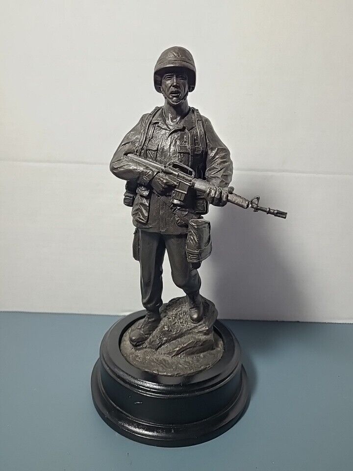 Collectible The Ballantynes of Walkerburn US military sculpture and statuette