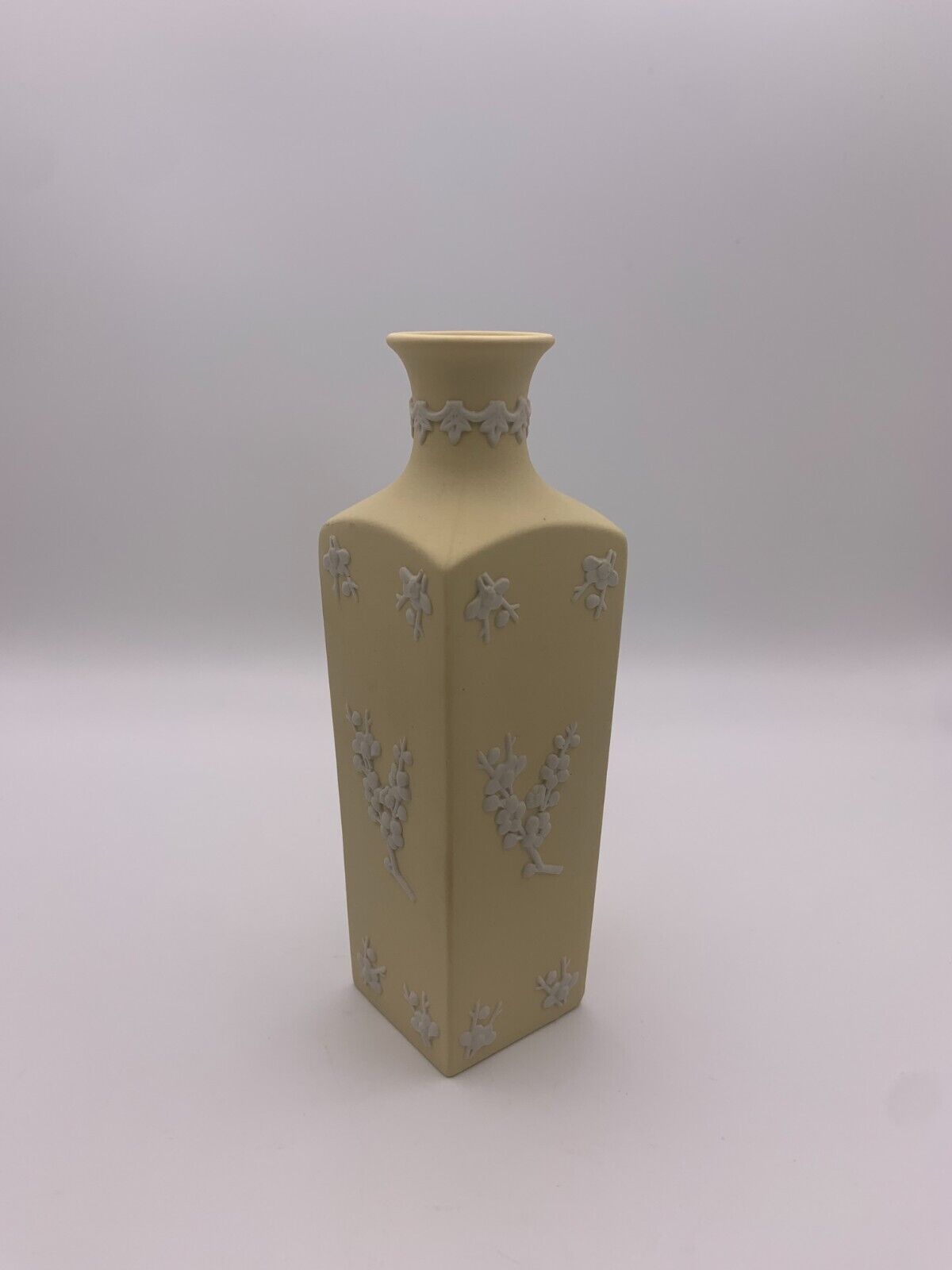 Vintage Wedgwood Jasperware Yellow Primrose Bud Vase, 5 1/2\
