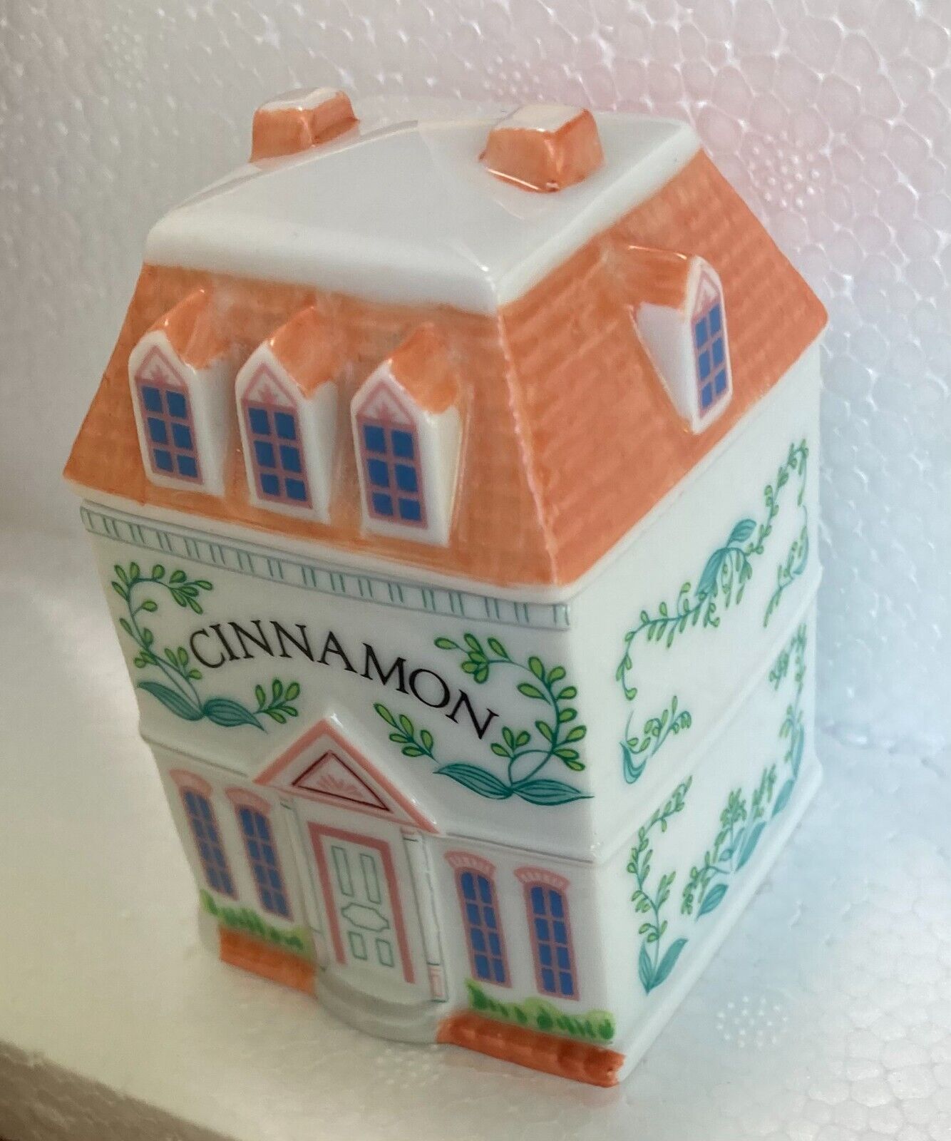 1989 Lenox Spice Village Fine Porcelain Cinnamon Spice Jar/House W/ Lid Chipped