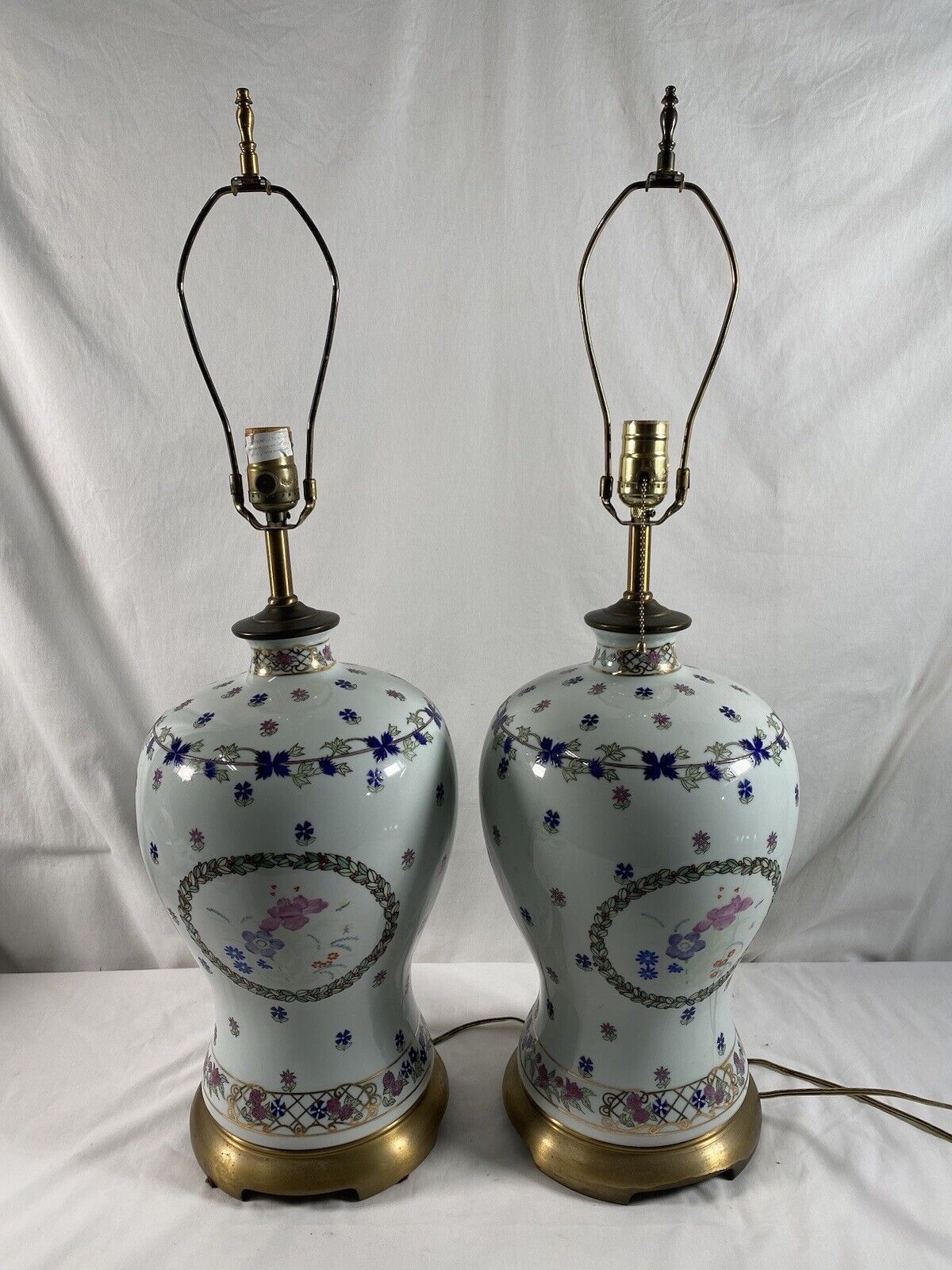 Pair of 1972 Maitland Smith Porcelain Chinese Hand Painted Vase Table Lamp