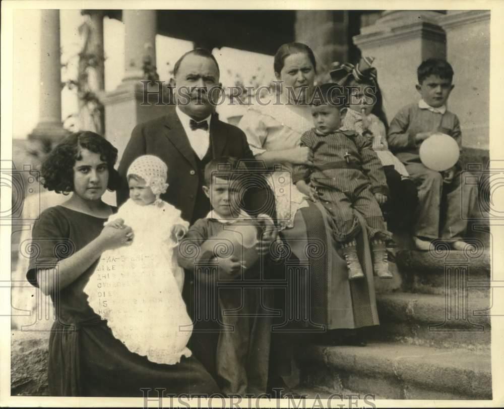 1928 Press Photo Mexican President-Elect Juan Escapulario at home with family