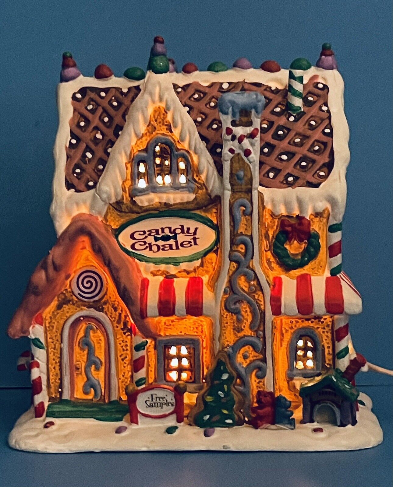 LEMAX MICHAELS EXCLUSIVE ..CANDY CHALET/GINGERBREAD HOUSE 8” H X 5” W X 7.1/4” L