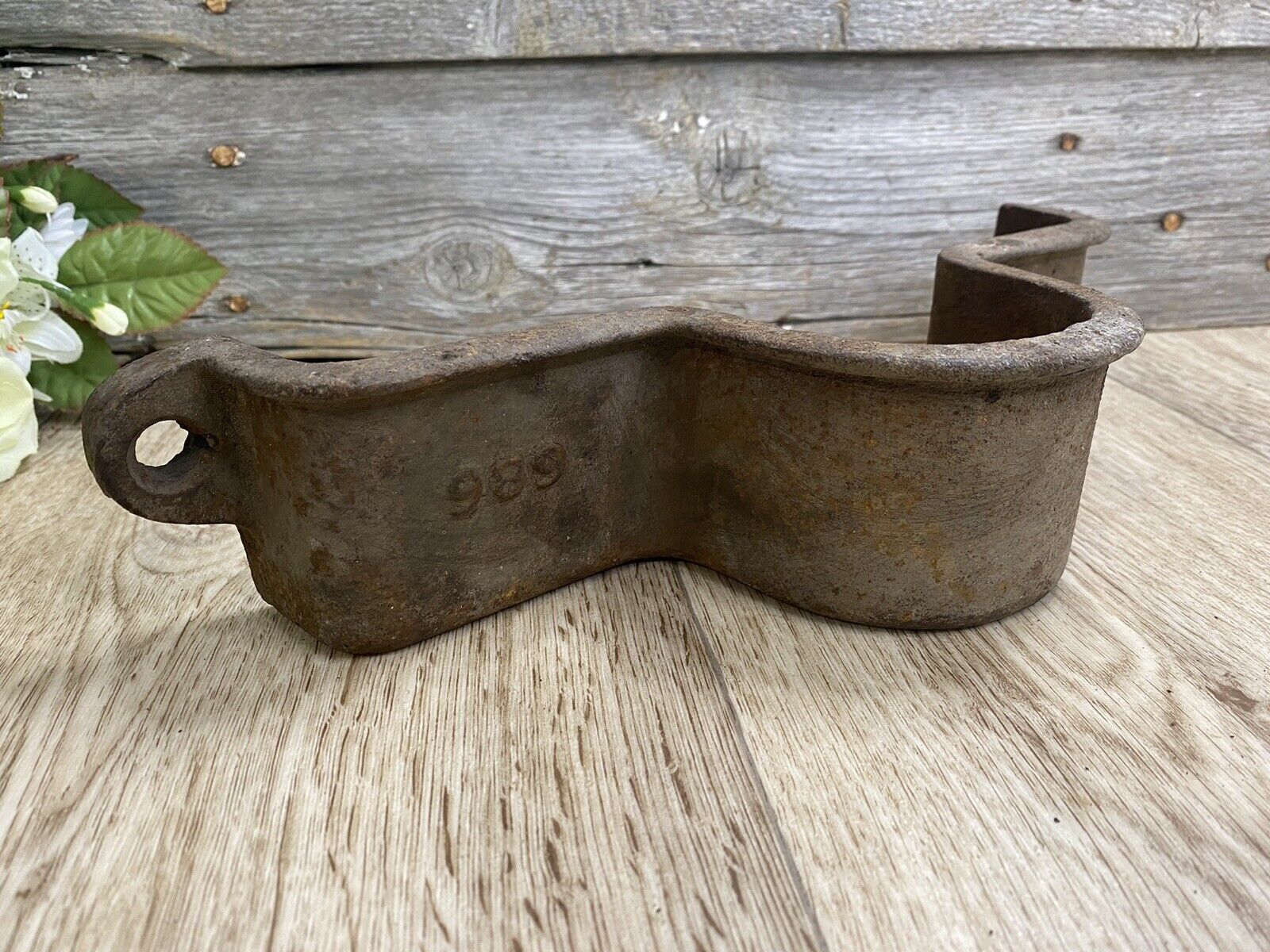 Antique Tractor Tool Box Cast Iron #989 Heavy Casted Oil Can Holder 3 lbs, 13 oz
