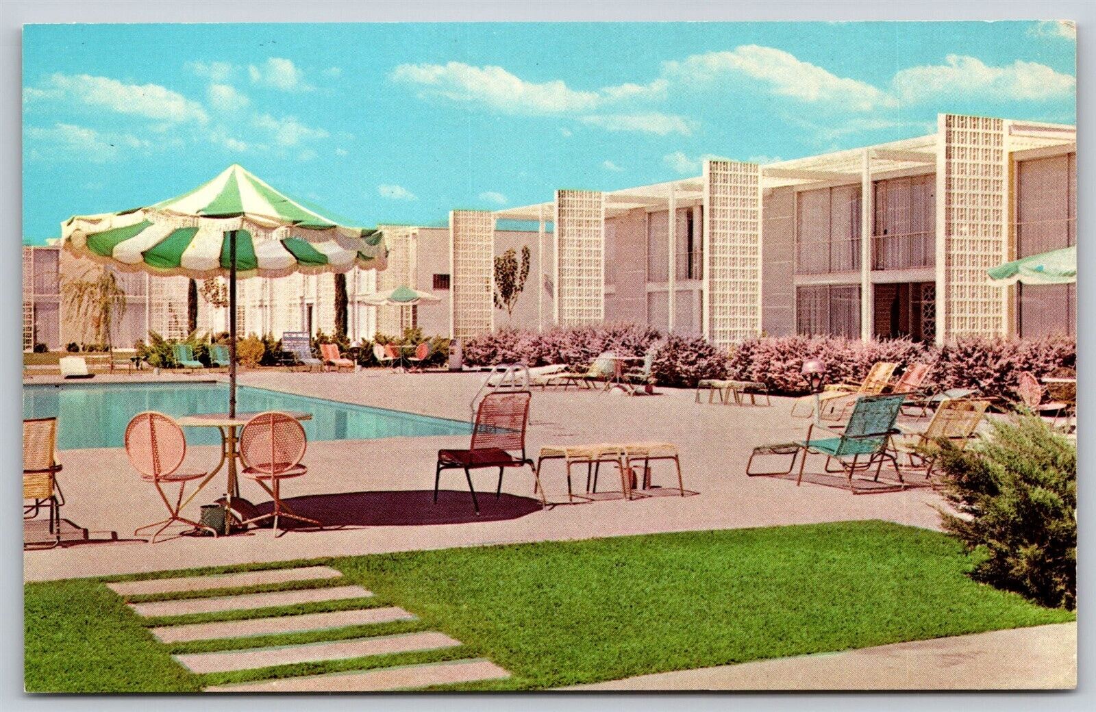 Postcard The Hilton Inn, El Paso, Texas motor resort B77