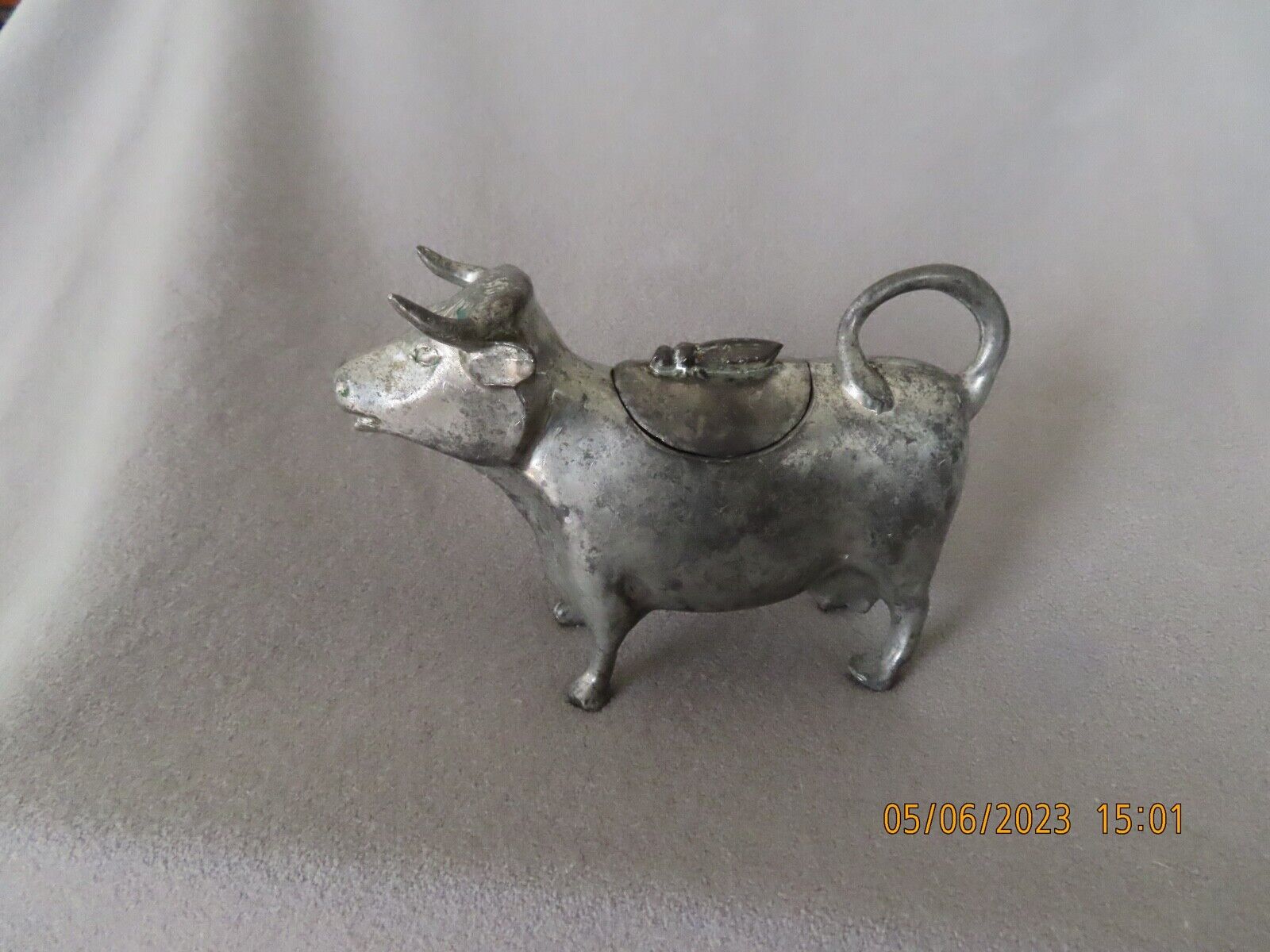 VINTAGE/ANTIQUE OLD COLONY PEWTER COW CREAMER W/FLY ON LID