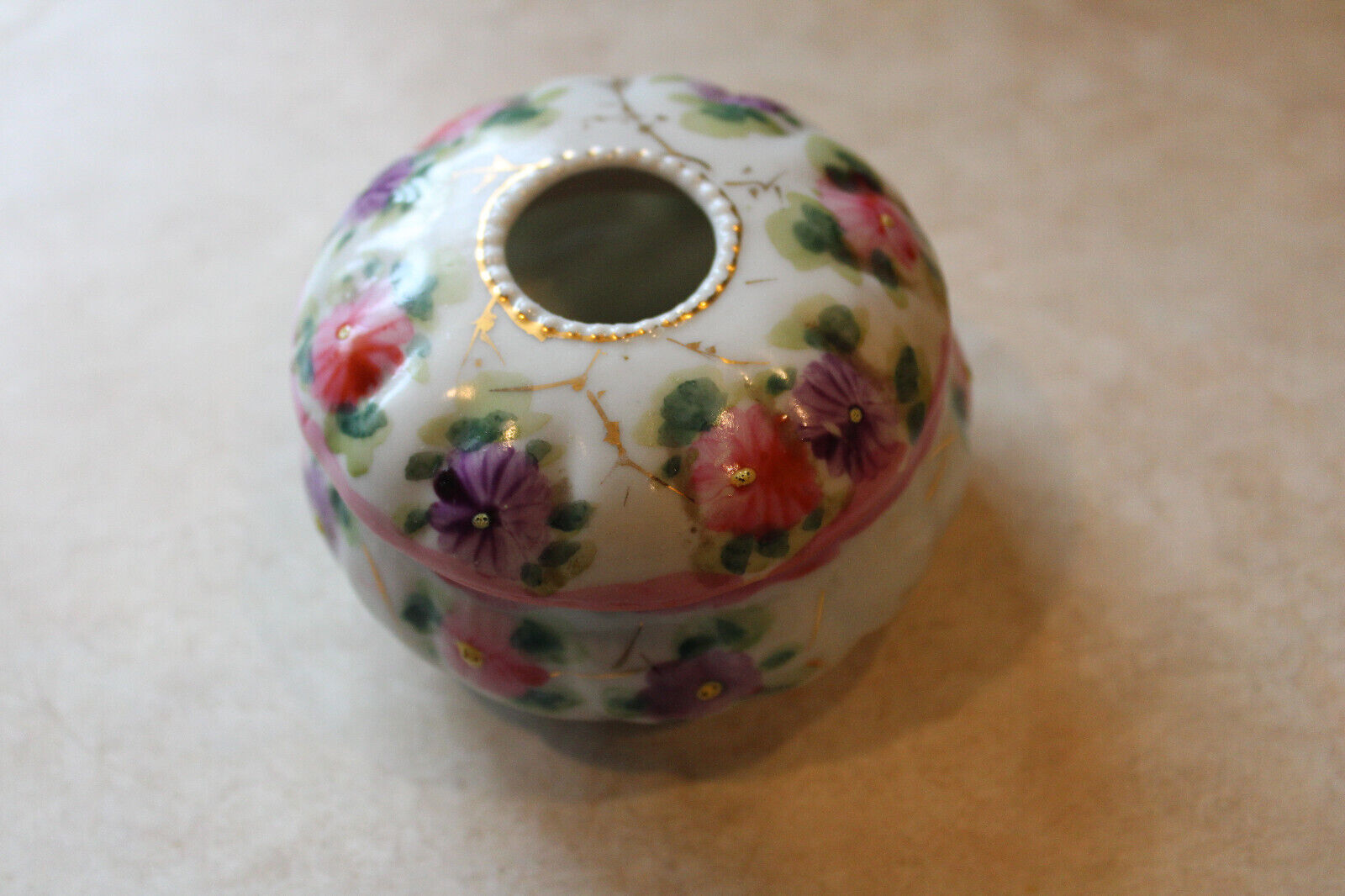 VINTAGE UNBRANDED BEAUTIFUL PORCELAIN CHINA HAIR RECEIVER