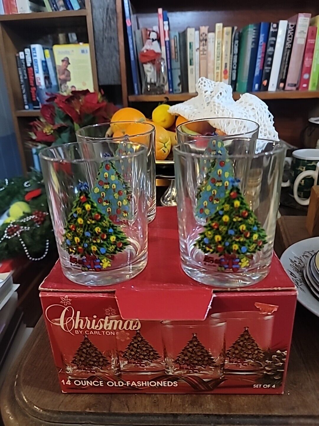 Christmas by Carlton 14oz  Old-Fashioned Set Of 4 Glass Set 1985 Action USA -