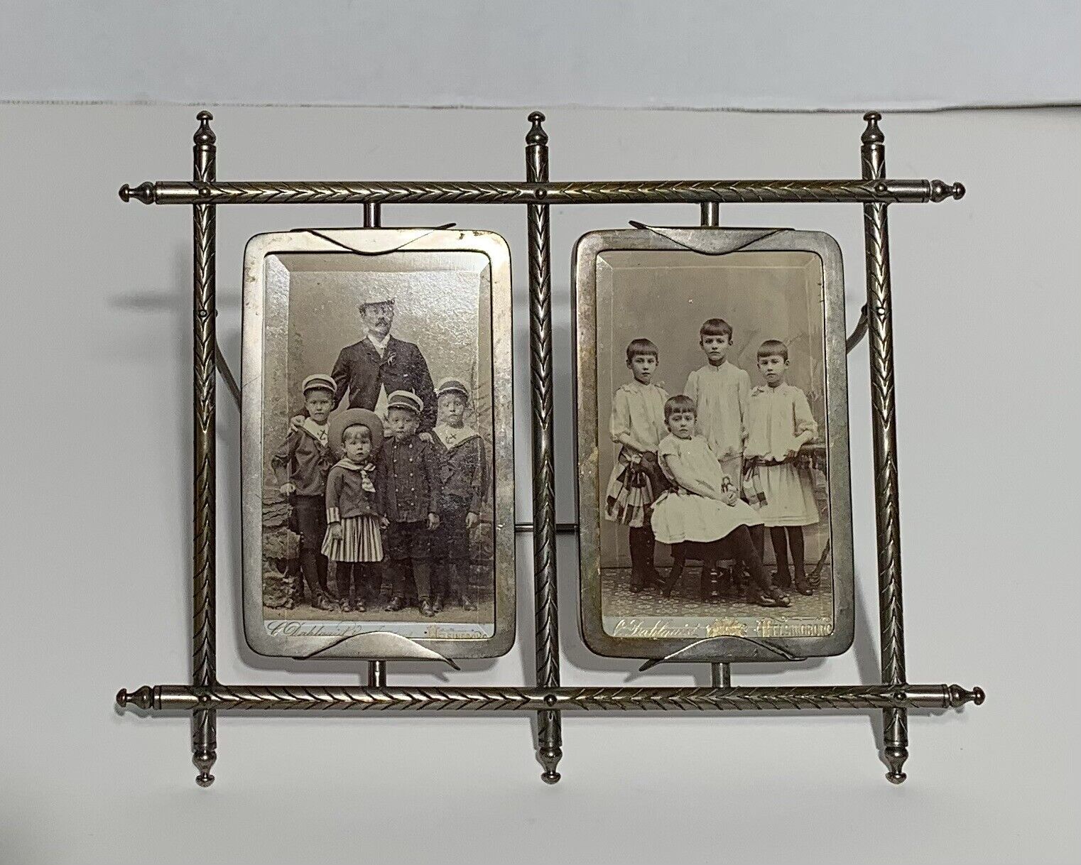 Antique REVOLVING TWO SIDED DOUBLE PICTURE PHOTOGRAPHS FRAME CDV 19th Century