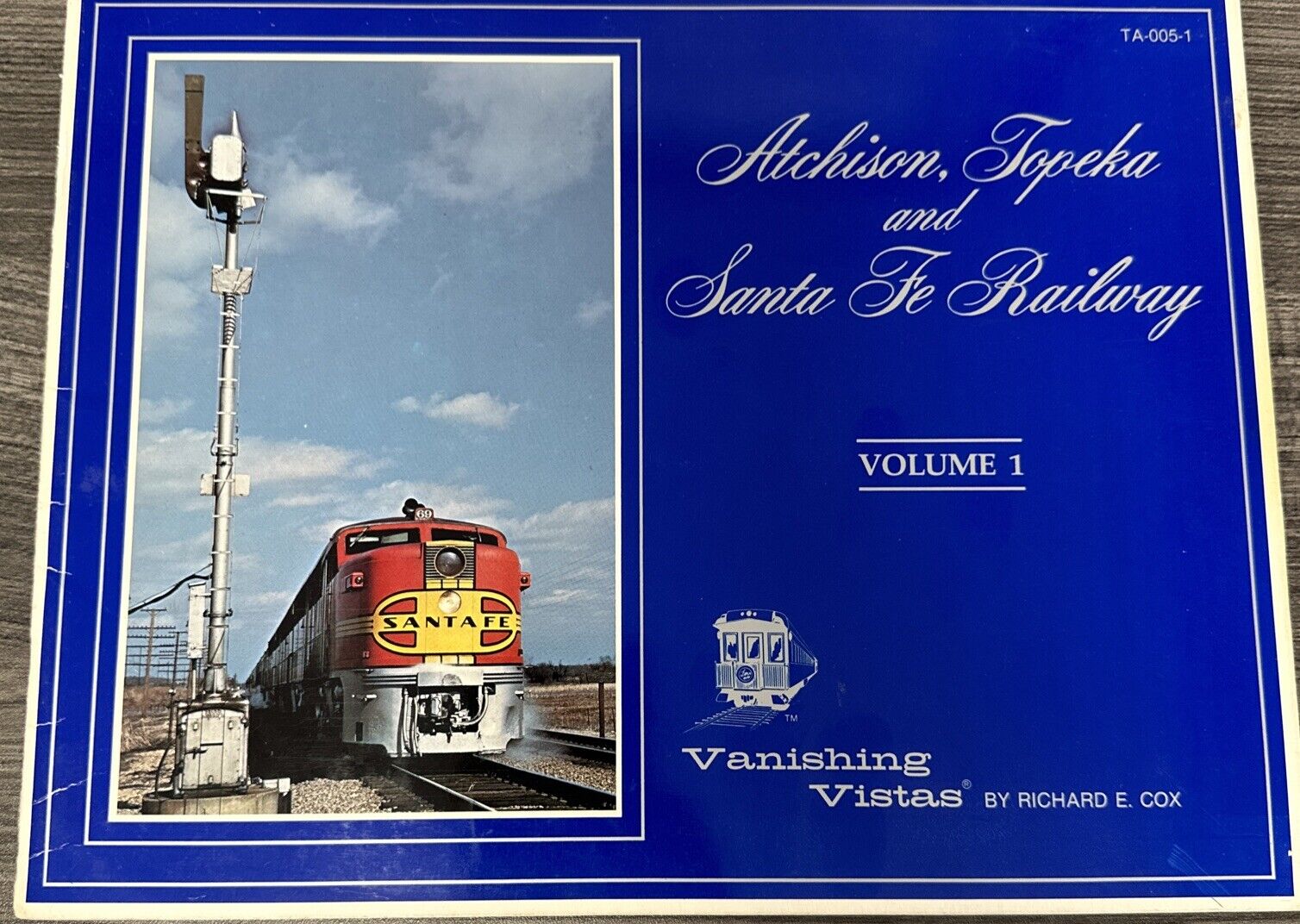 Atchison, Topeka and Santa Fe Railway Volume 1 by Richard E. Cox SC Used