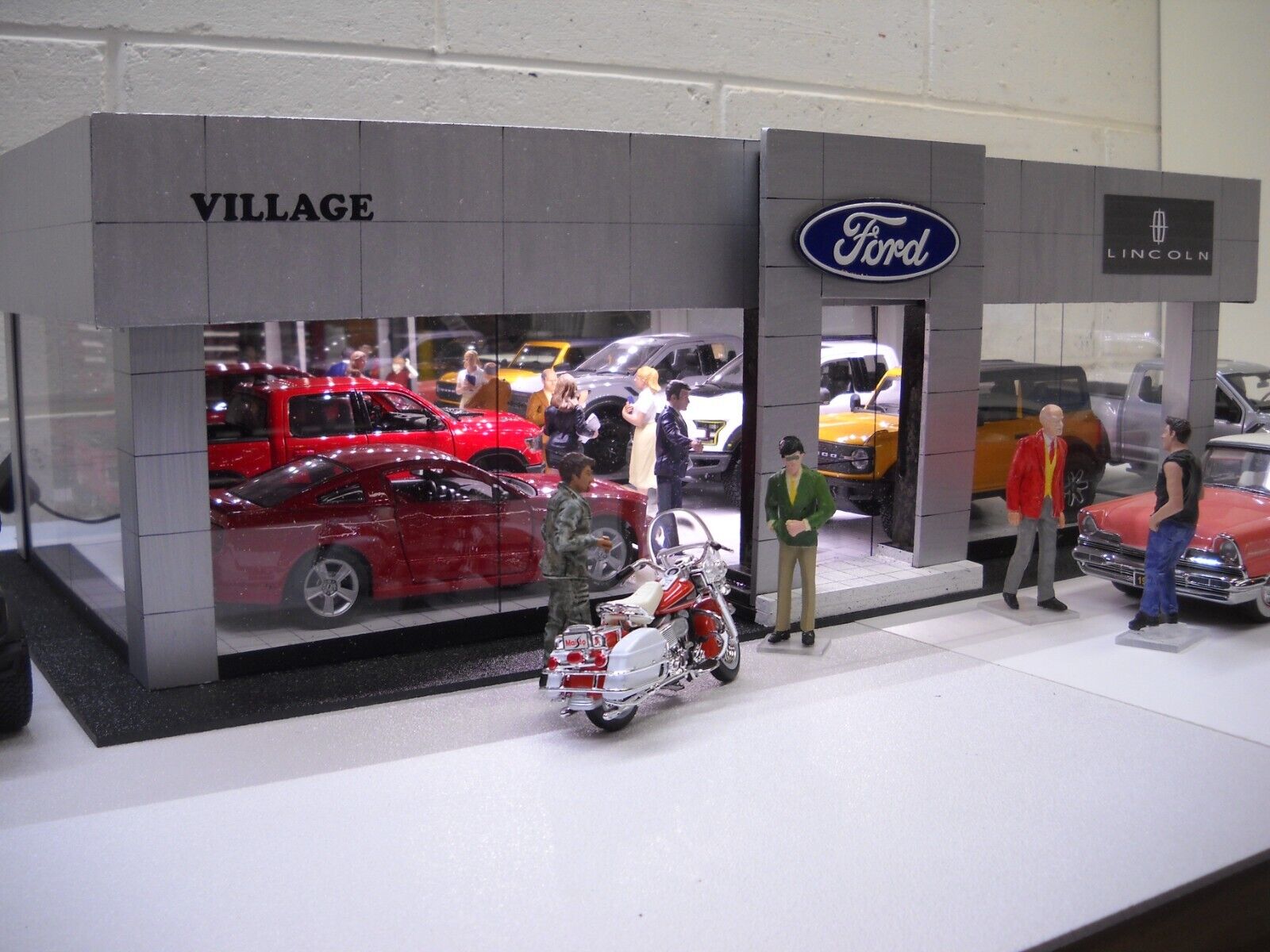 Ford Lincoln modern dealership 1/25 1/24th custom-built scale model car diorama