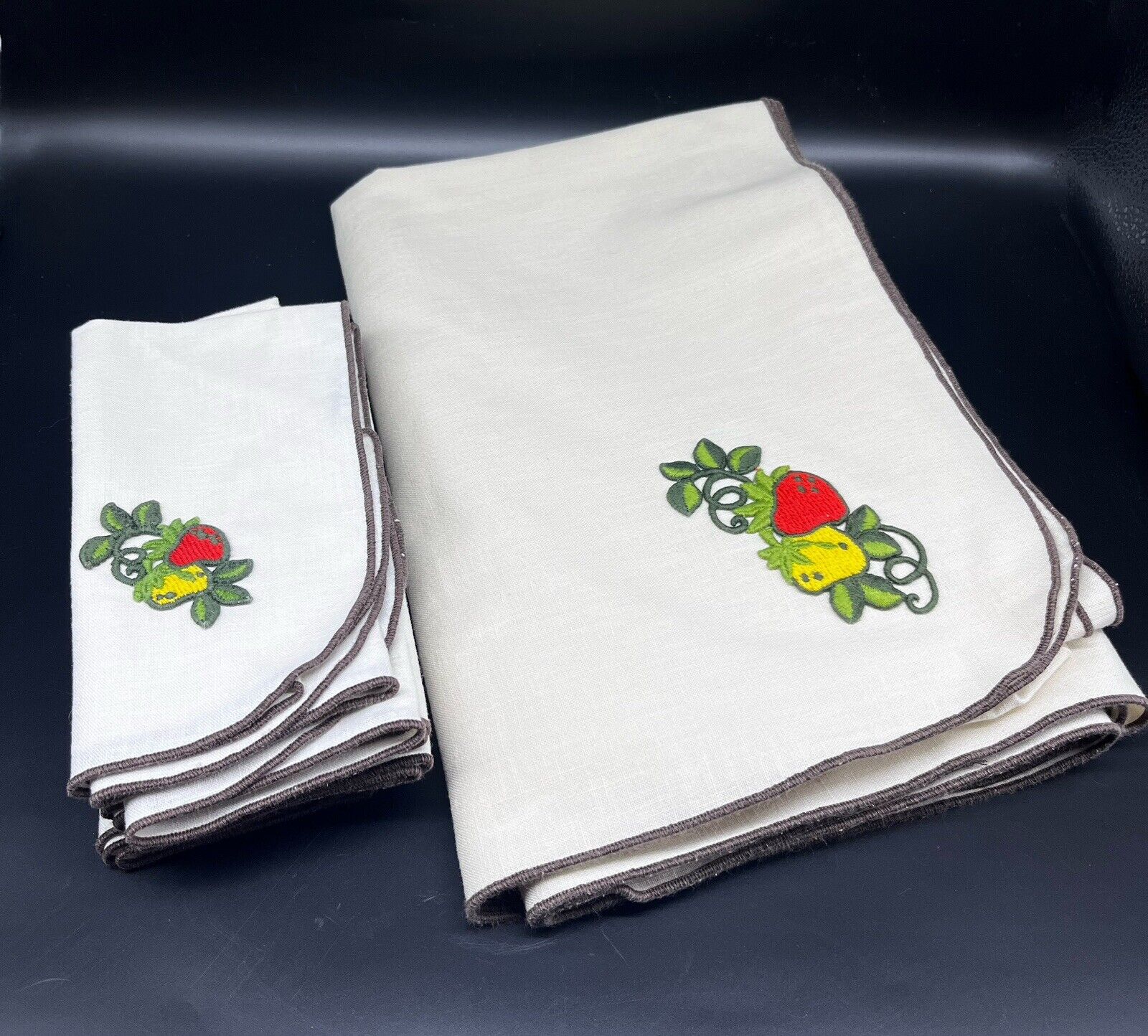 Vintage Sears MCM Linen Strawberry Appliquéd Tablecloth Matching Napkins