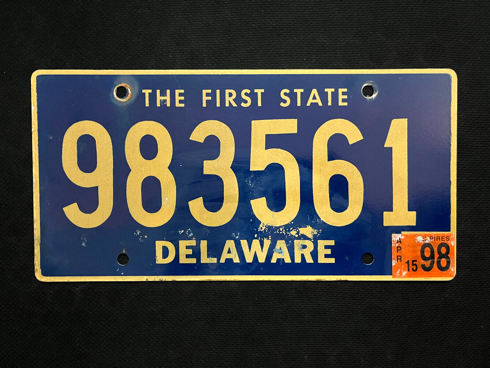 1998 Delaware License Plate 983561 .. THE FIRST STATE, BEAUTIFUL YELLOW ON BLUE