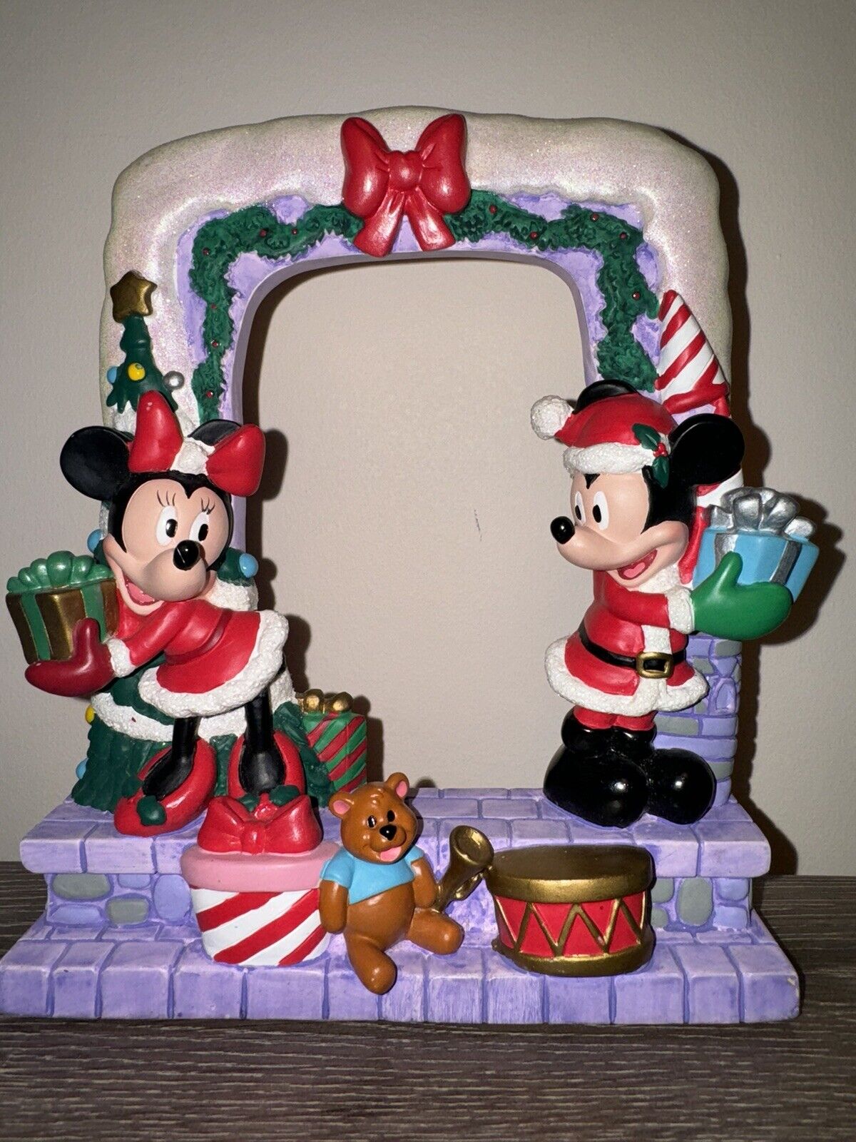 Disney Christmas Scene Mickey And Minnie  Mouse With Gifts 3D Picture Frame READ