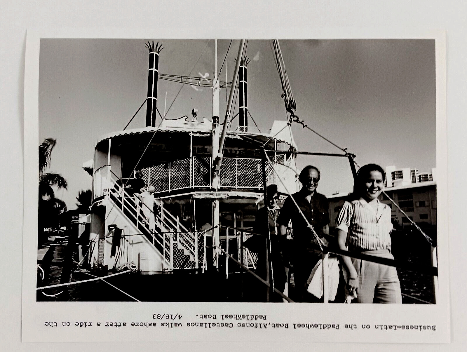 1983 Paddlewheel Queen Customers Tourist Arriving Tour Boat Vintage Press Photo