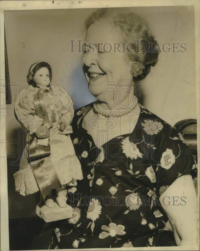 1959 Press Photo Mrs. Ruby Gutierrez With French Bisque Doll of Empress Eugenia