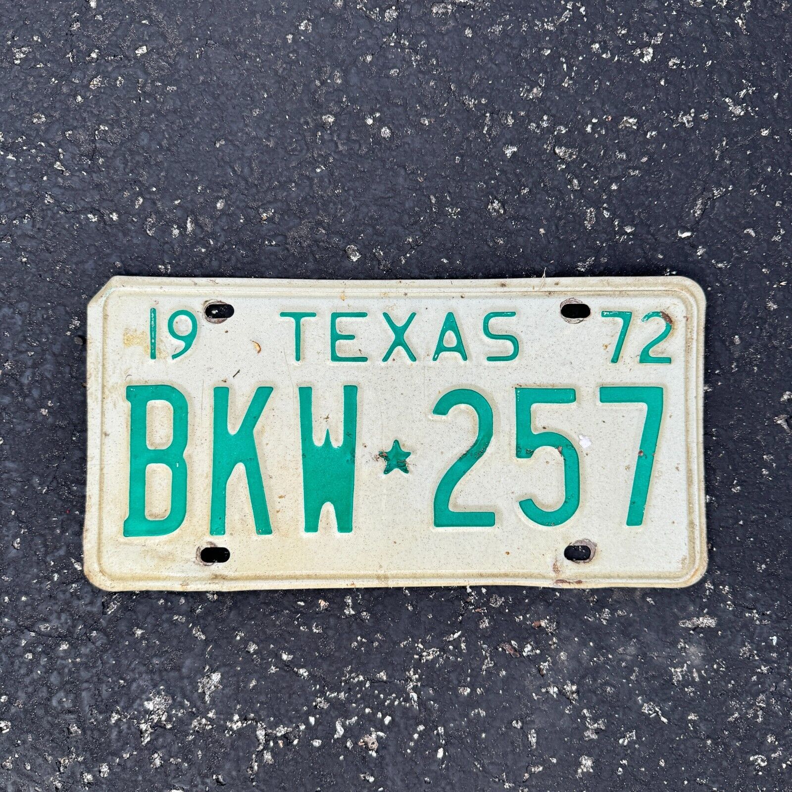 1972 Texas License Plate Vintage Auto Tag Garage Wall Decor BKW 257