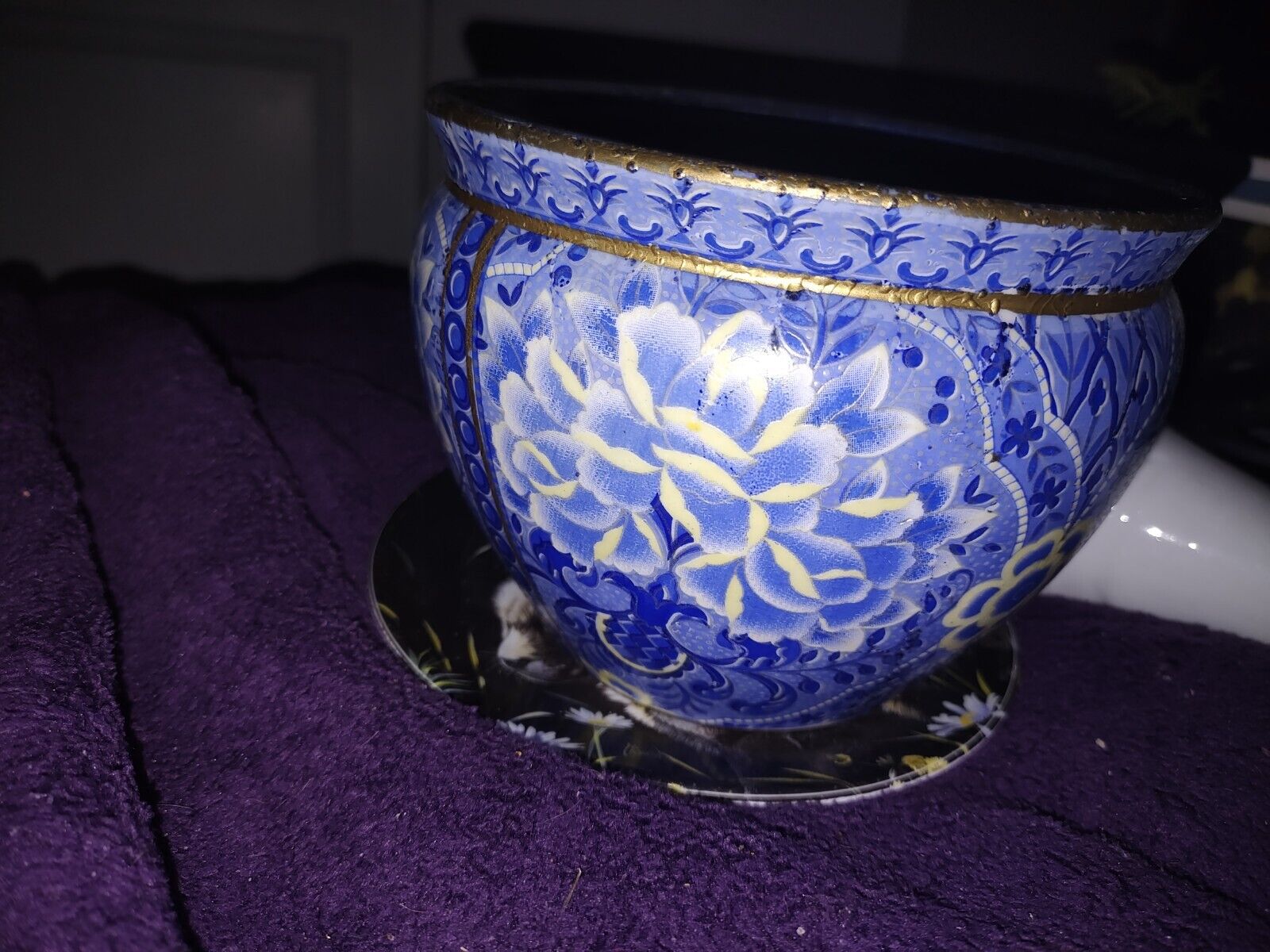 Beautiful Vintage Blue,Yellow & White Chinoiserie Floral Planter w/ Brass Plant