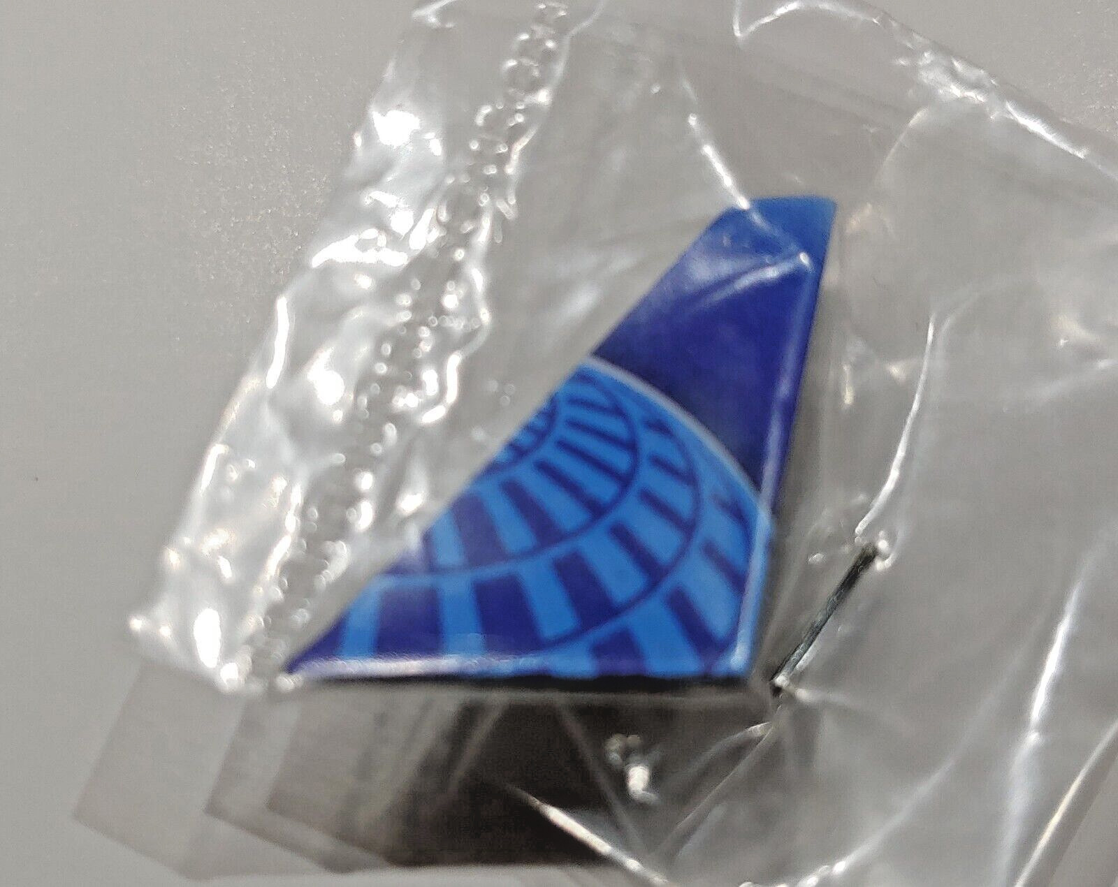 United Airlines Newest Livery (2019 Intro) Tail Lapel Pin Brand New 