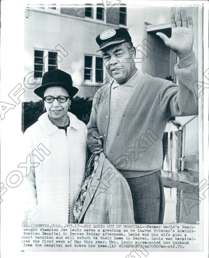 1970 Former Heavyweight Boxer Joe Lewis & his Wife Leave Hospital Press Photo