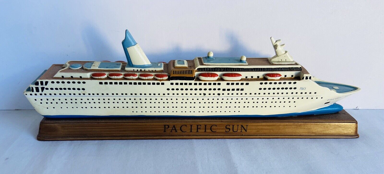 P&O Pacific Sun Cruise Ship Pacific Dawn Collectable Souvenir Resin Model Boat