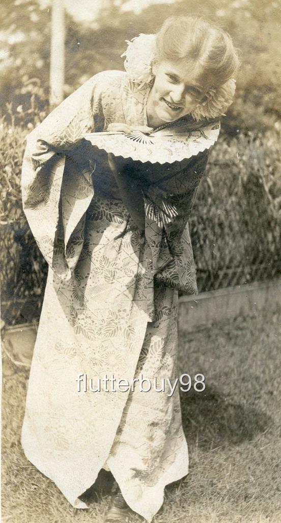 MM160 Vtg Photo EDWARDIAN LADY WITH A FAN, DIMPLE SMILE c Early 1900\'s