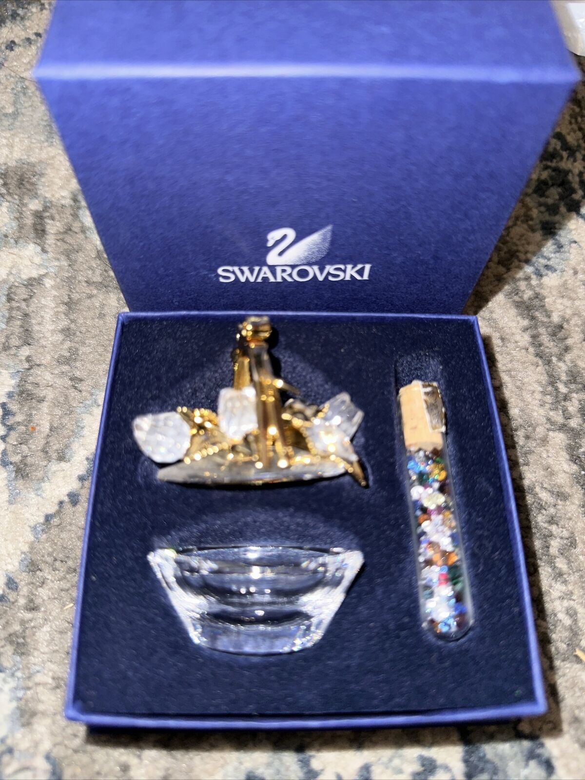 Swarovski Crystal Memories Secrets Flower Basket Box Made n Austria 9448 000 012