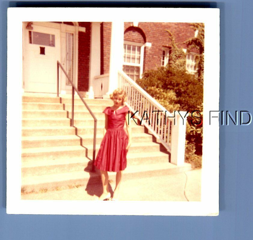 FOUND COLOR PHOTO H+1953 PRETTY WOMAN IN DRESS POSED BY STAIRS