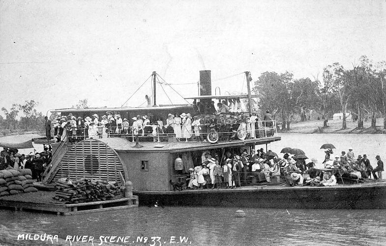 Mildura District, Victoria, 1910 A crowd of people on a Murray River Old Photo
