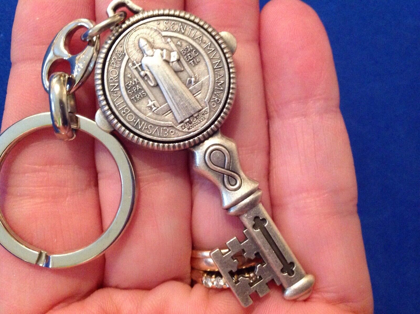 Saint St BENEDICT Key to Heaven Key Chain RING Protection Silver Tone Oxidized 