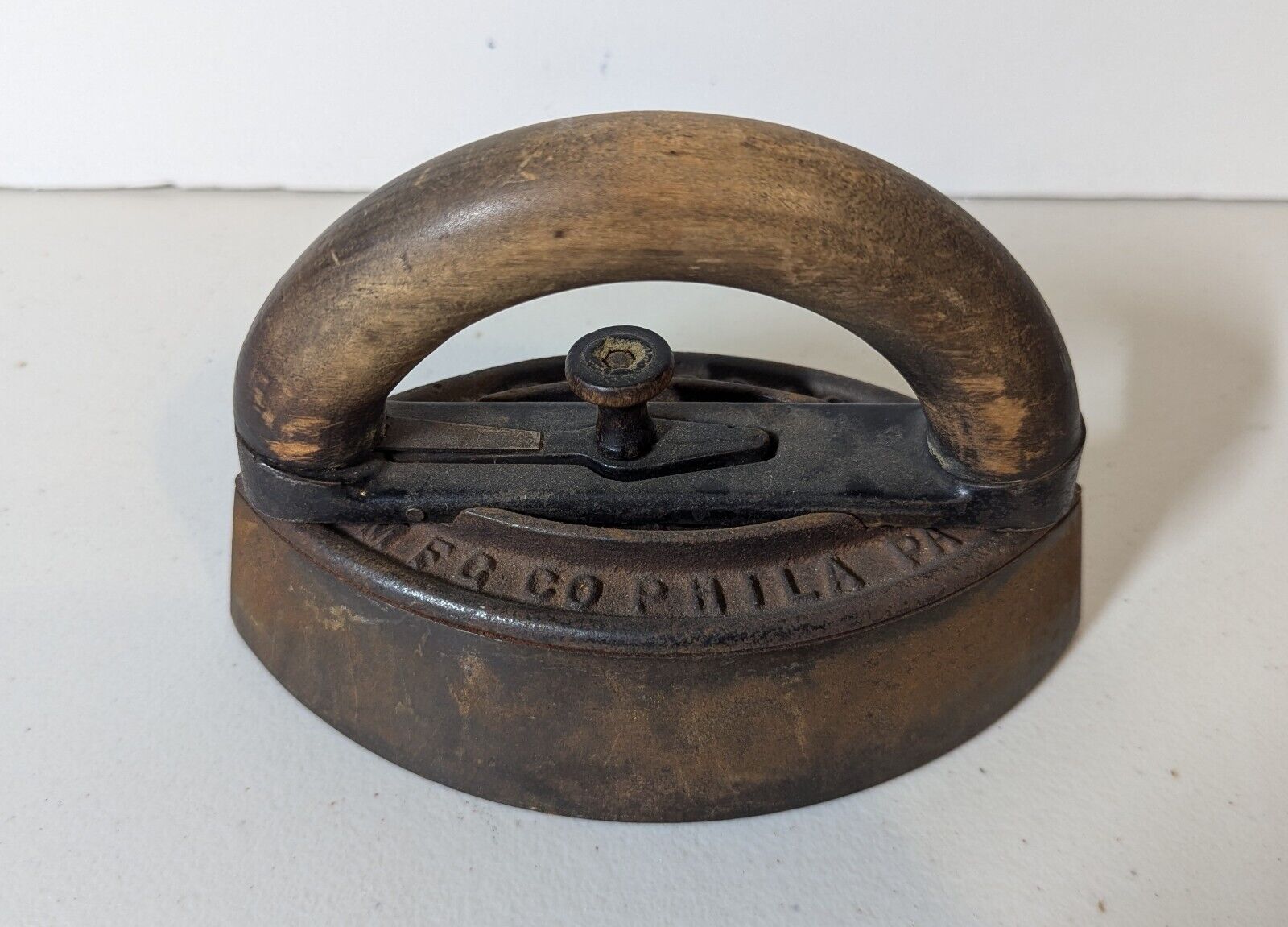 Antique Enterprise Mfg Co Sad Iron #50 Detachable Wood Handle - Philadelphia, PA
