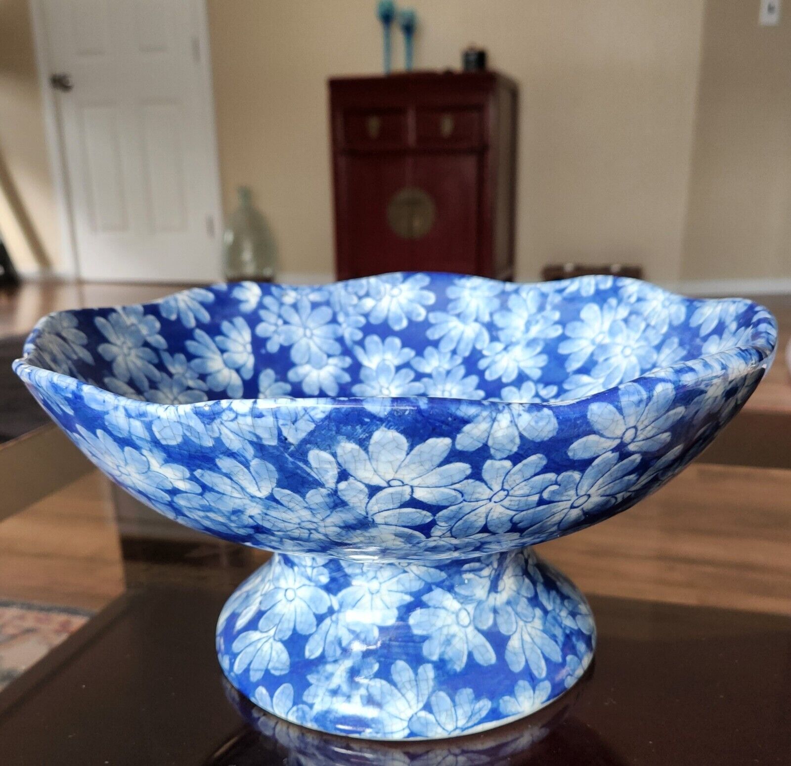 Vintage Chinoiserie Blue And White Ceramic Floral Pedestal Centerpiece Bowl