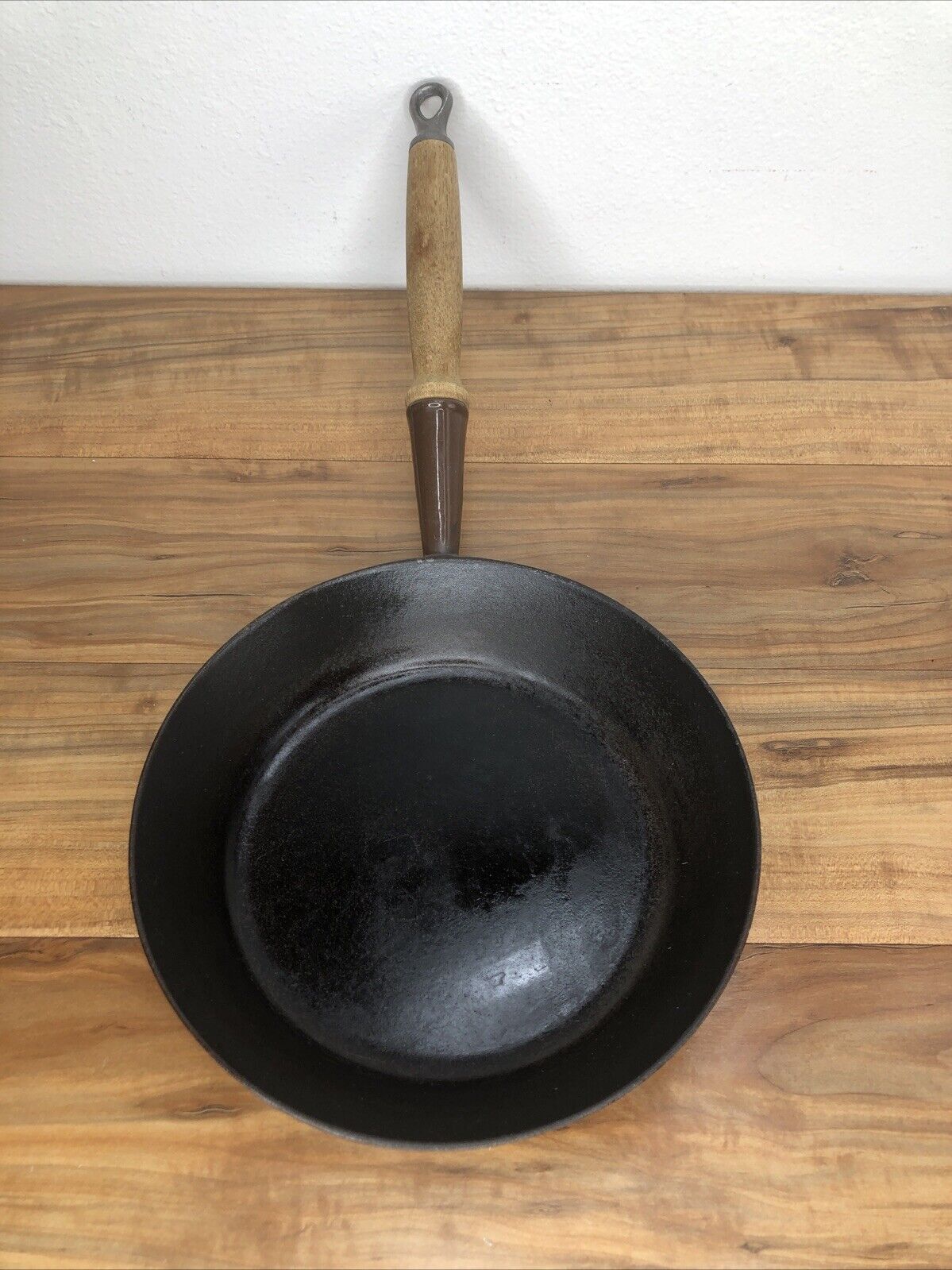 Vintage Le Creuset #24 Brown Enameled Cast Iron 9.5”Skillet Fry Pan Wood Handle