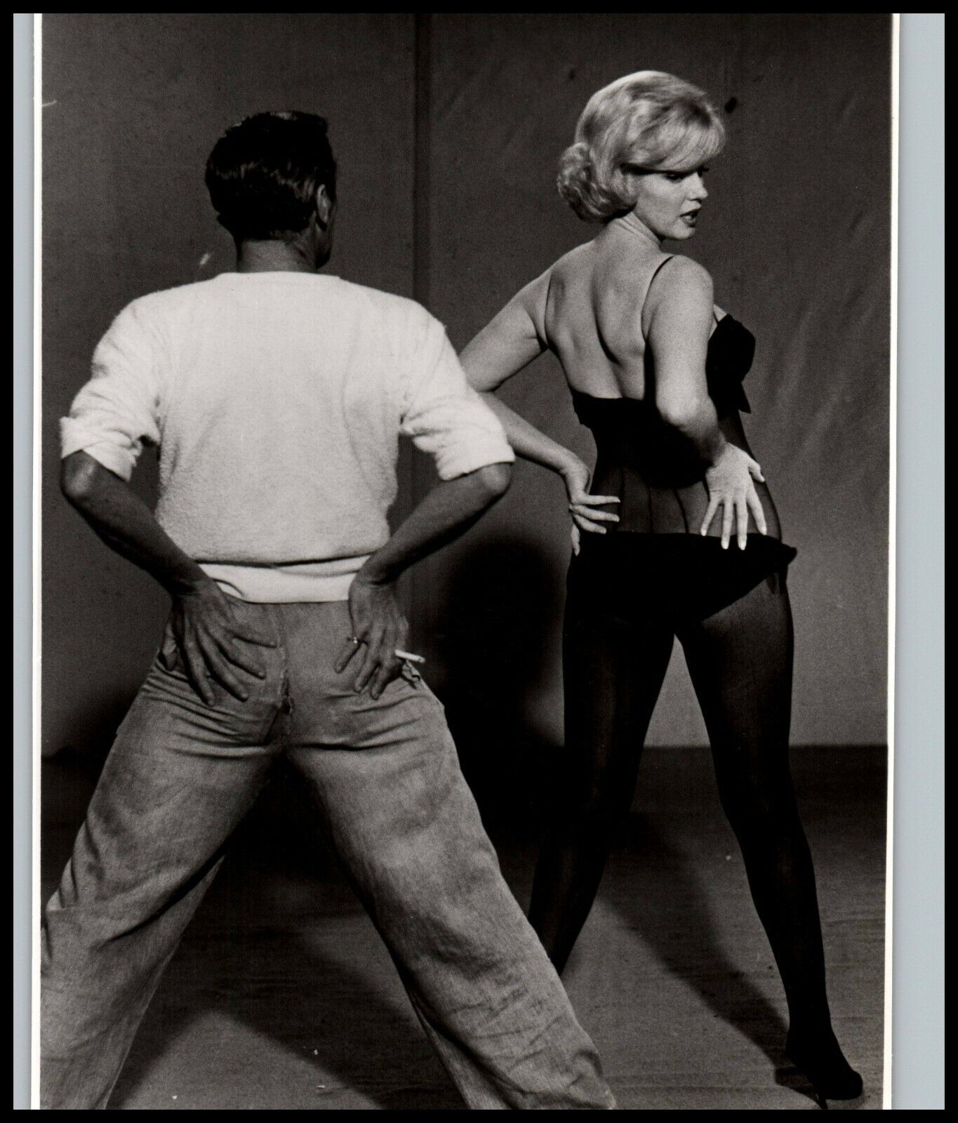 Hollywood LEGEND MARILYN MONROE LEGGY CHEESECAKE ALLURING POSE 1960s Photo 593