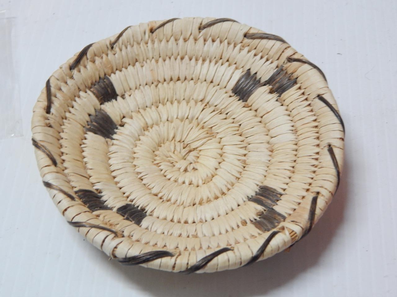VINTAGE PAPAGO INDIAN SMALL / MINIATURE SIZED BASKET / TRAY - CLEAN + PRISTINE