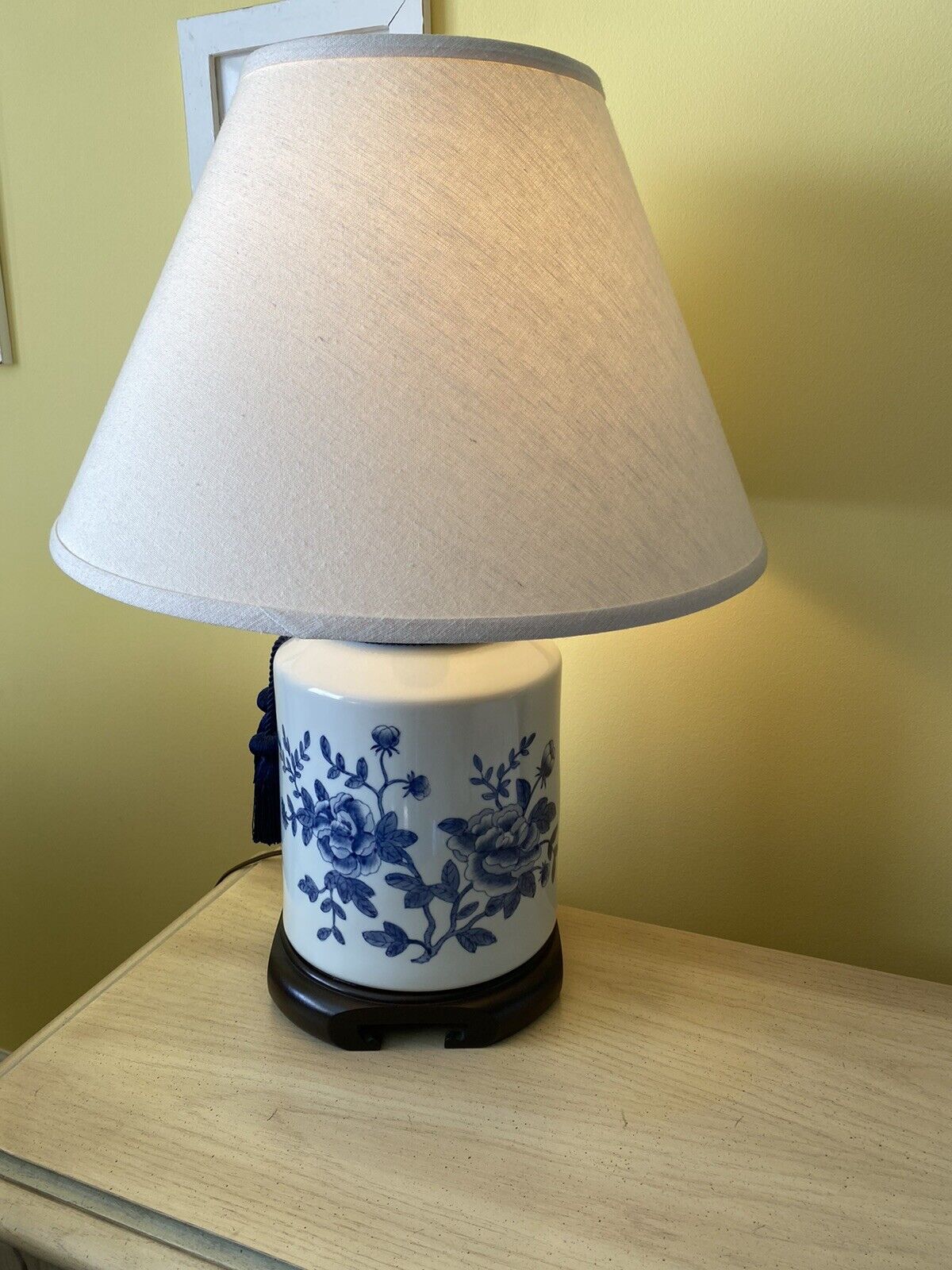 pair of lblue and white floral ceramic table lamps 