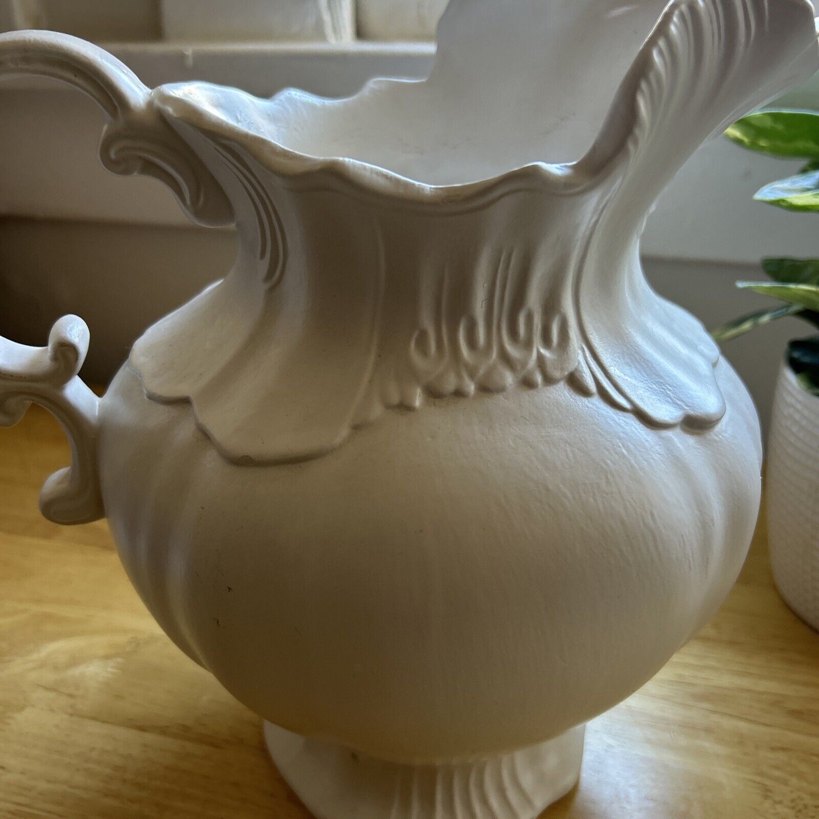 Beautiful Vintage Arnels Water Vase 1975 ceramic.