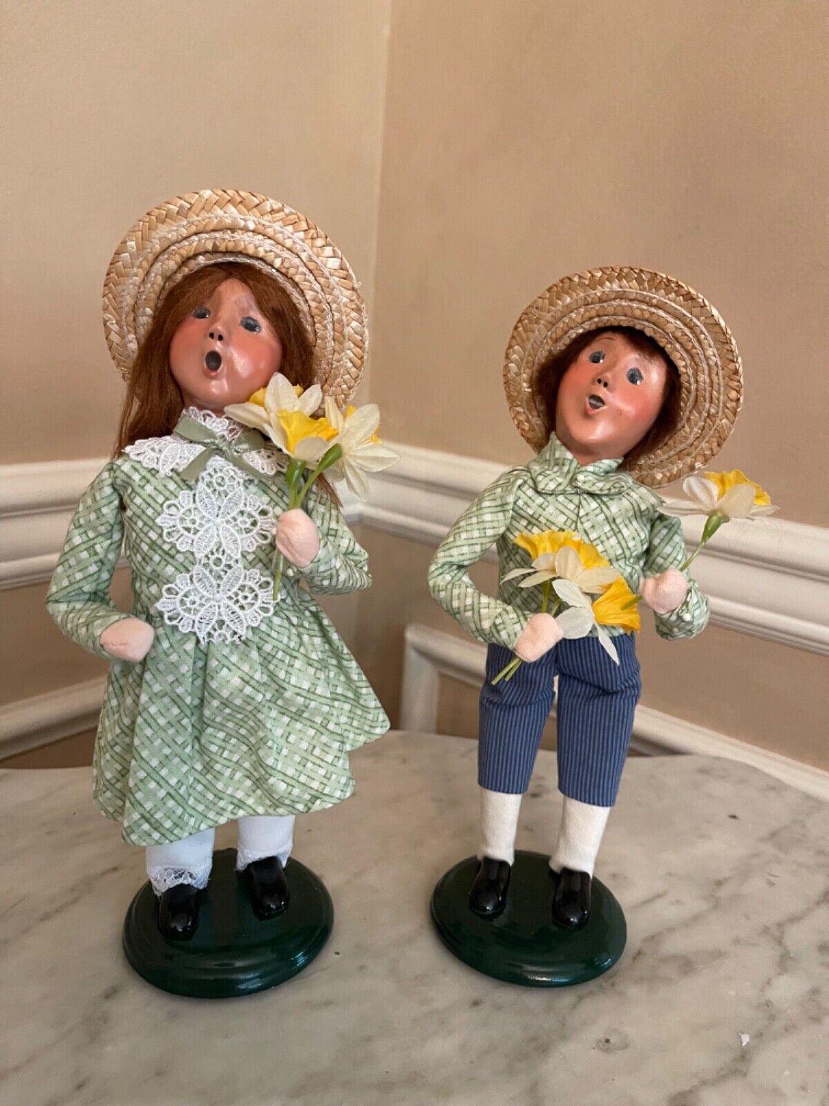 Byers Choice 2013 Spring Boy & Girl Holding Daffodils - Signed by Joyce Byers