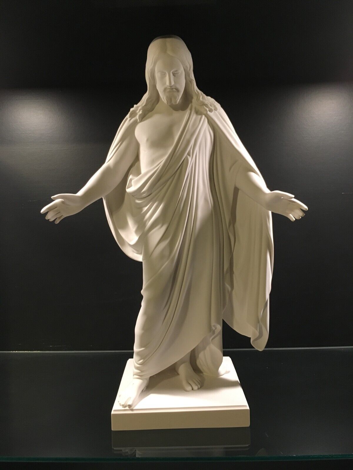 Large Elegant Depiction of Christ with Open Arms in Full Figure Statue 