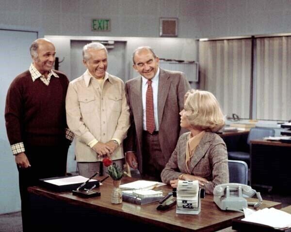 Mary Tyler Moore ShowMurray Ted Baxter Lou & Mary in news room 4x6 photo