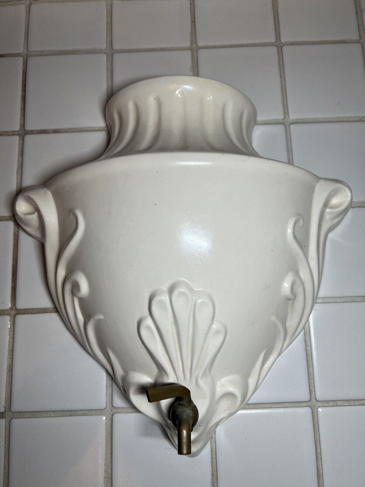Large Elegant Vintage White Lavabo Wall Fountain Design Made In Italy