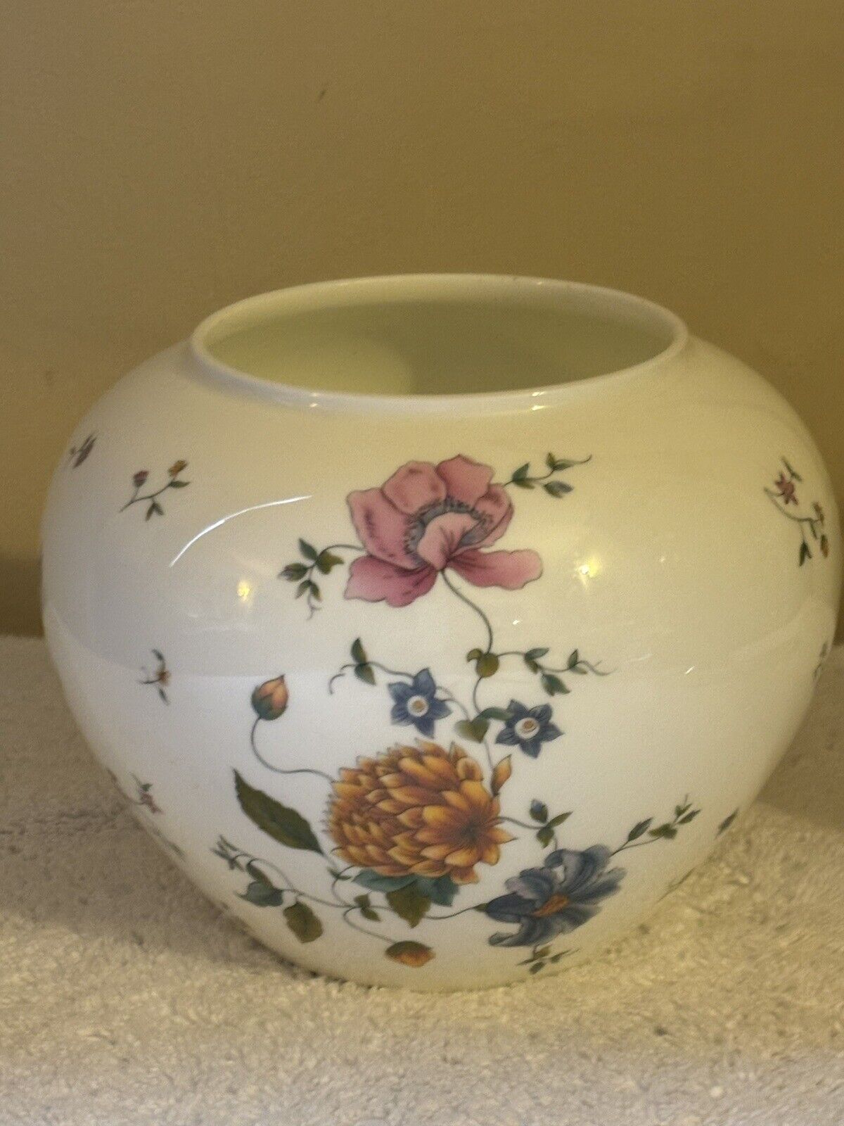 Vintage Wedgwood Rosemeade Round Vase England Bone China EUC 6” H
