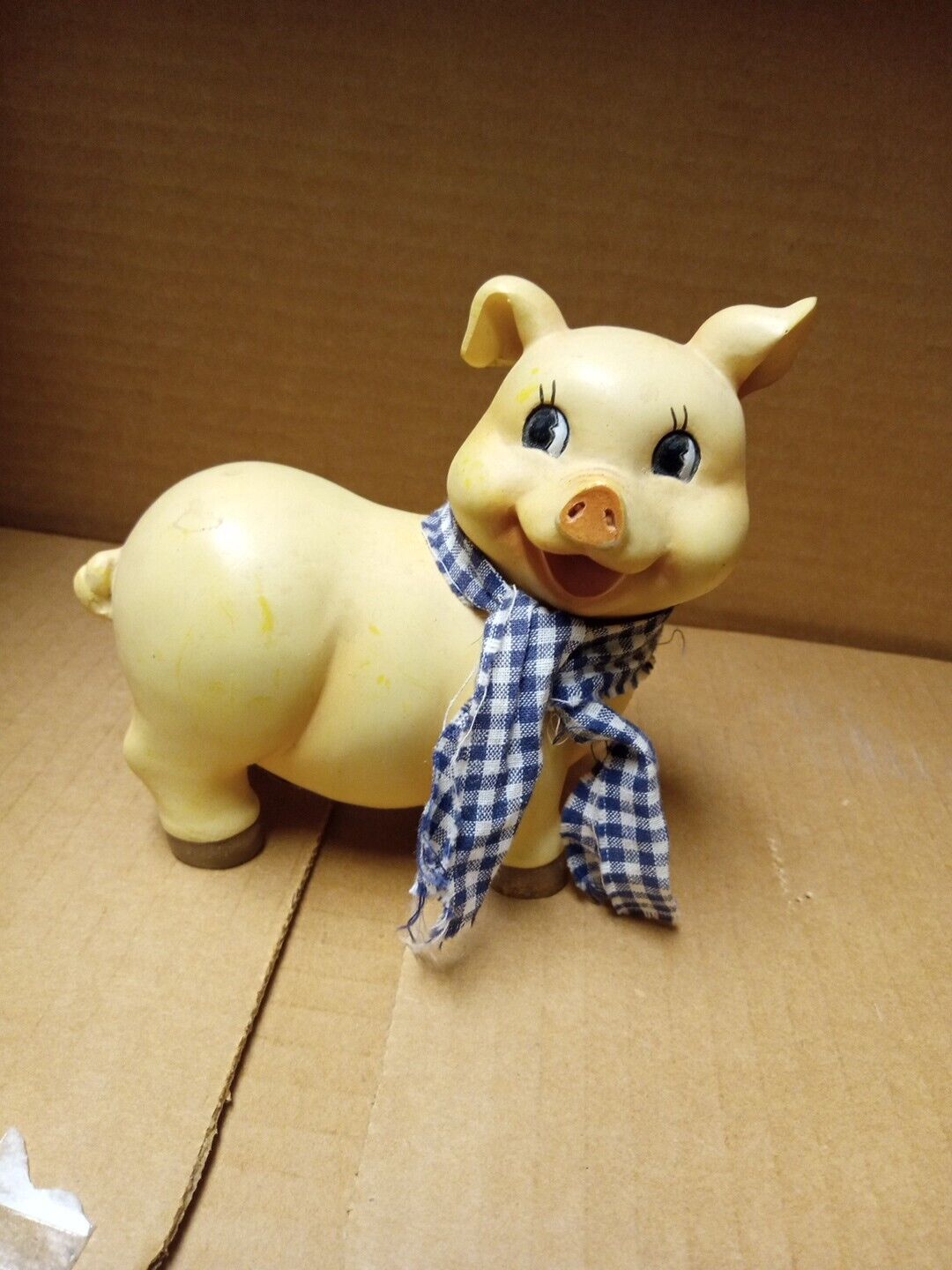 2001 Young\'s Inc Dundee MI Pig Figure