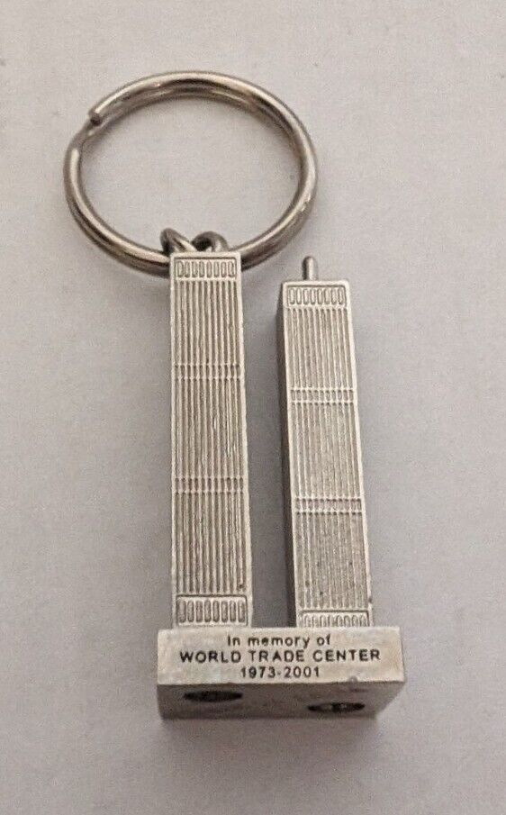 RARE VTG In Memory of World Trade Center 1973-2001 New York Keychain Twin Towers