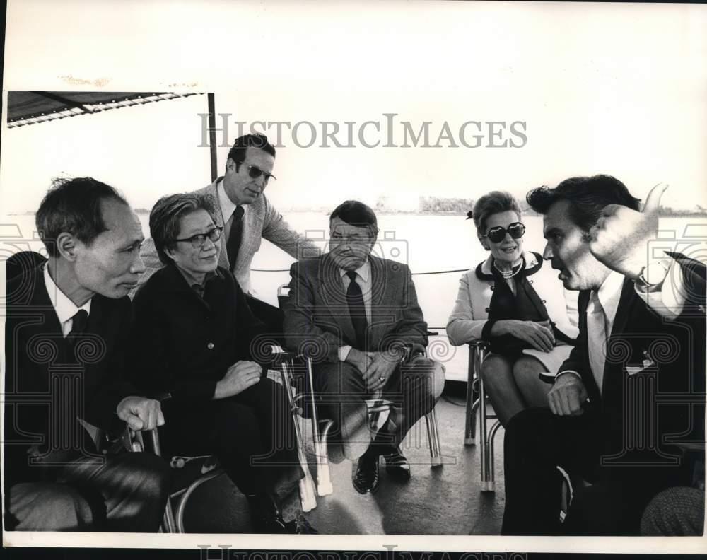 1973 Press Photo Visitors from China inspect the Port facilities in New Orleans