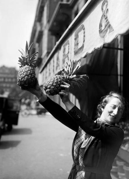 Sale exotic fruits Hediard place de la Madeleine Paris France 1931 Old Photo 2