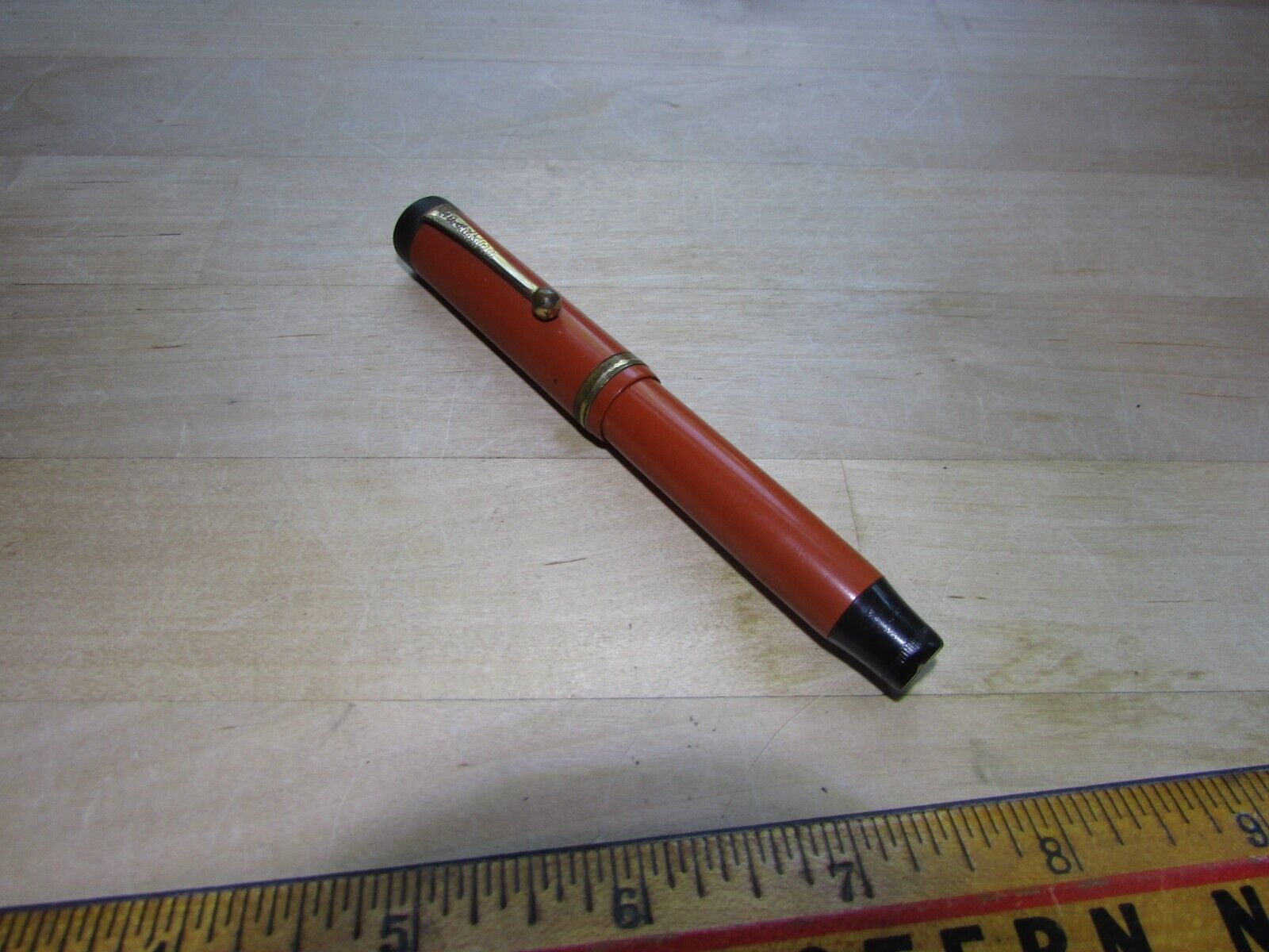 PARKER DUOFOLD JR « LUCKY CURVE » FOUNTAIN PEN ORANGE MADE IN JAINSVILLE WISC.