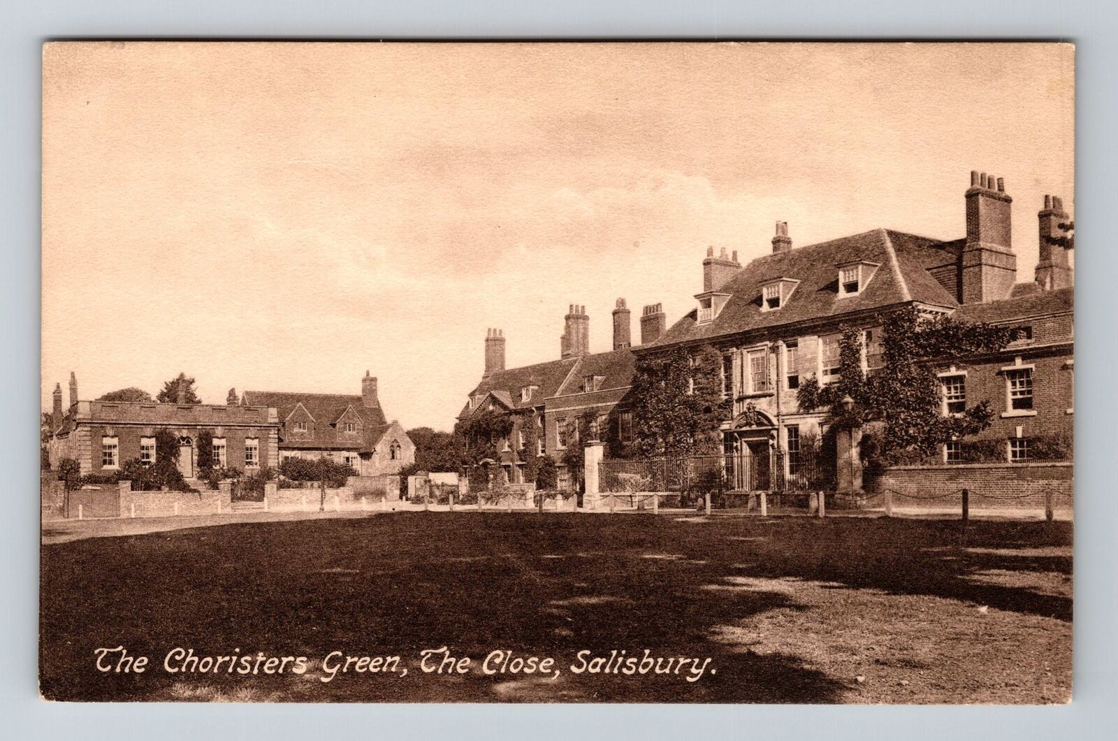 Salisbury-Scotland, Choristers Green, The Close, Vintage Postcard